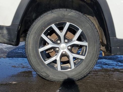 Used 2024 Jeep Grand Cherokee Limited image 5