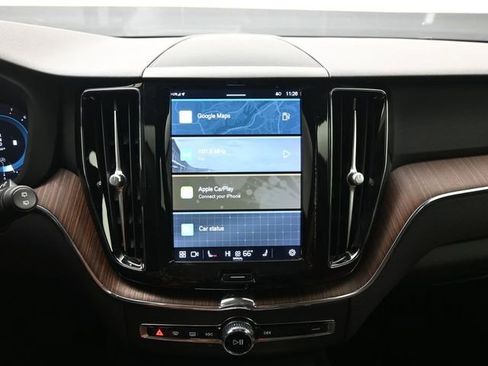 Used 2023 Volvo XC60 B5 Plus image 12