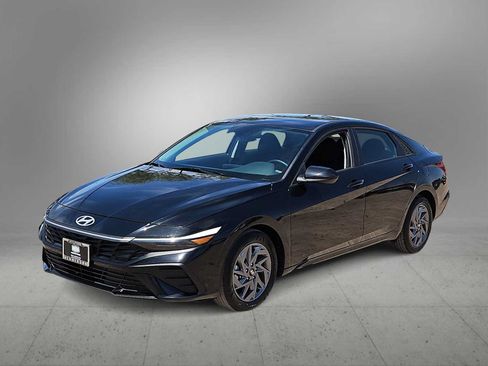 Certified 2024 Hyundai Elantra SEL FWD image 4