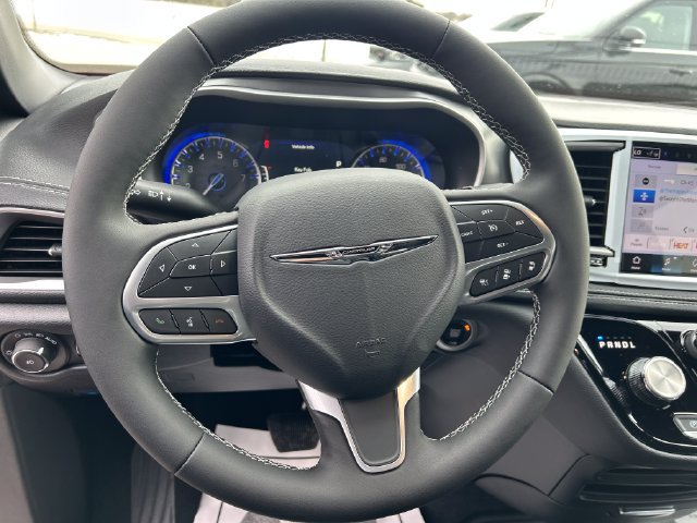 New 2026 Chrysler Pacifica Select FWD image 11