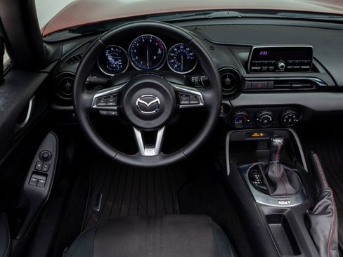 Used 2016 MAZDA MX-5 Miata Sport image 4