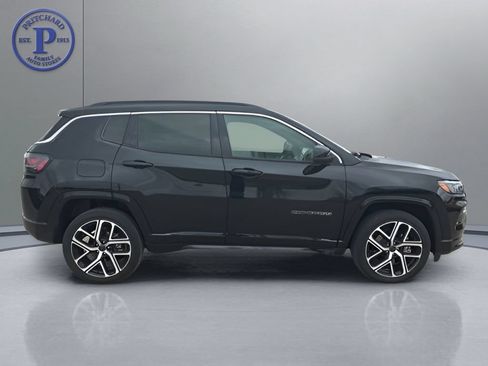 Used 2025 Jeep Compass Limited w/ Elite Group AWD/4WD image 8