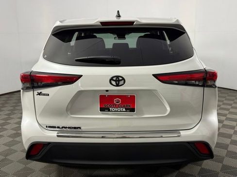 Used 2023 Toyota Highlander L image 6