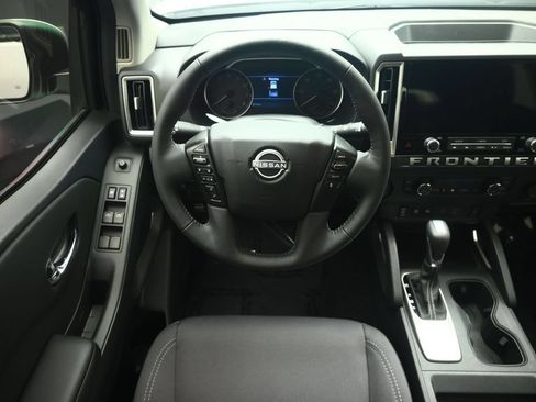 Used 2026 Nissan Frontier SV w/ SV Convenience Package RWD image 5