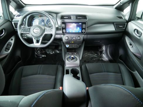 Used 2025 Nissan Leaf S FWD image 19