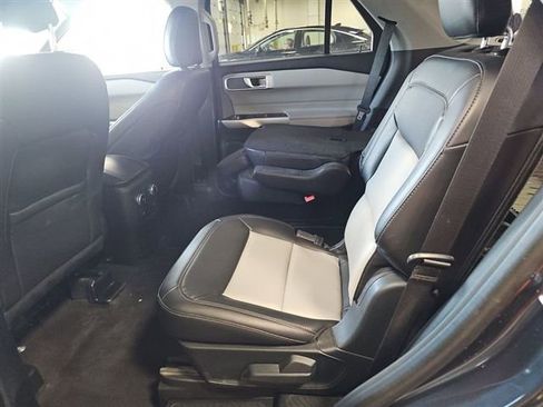 Used 2022 Ford Explorer XLT w/ Equipment Group 202A image 4
