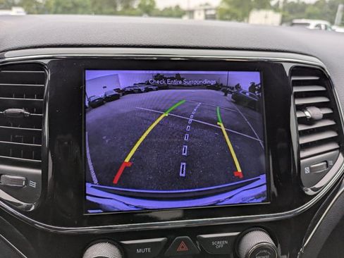 Used 2020 Jeep Grand Cherokee Limited RWD image 19