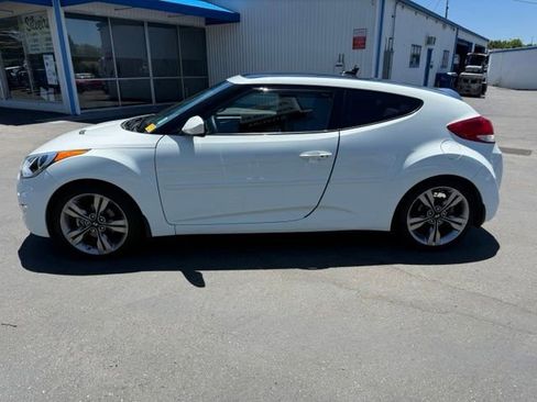Used 2013 Hyundai Veloster w/ Style Pkg FWD image 2