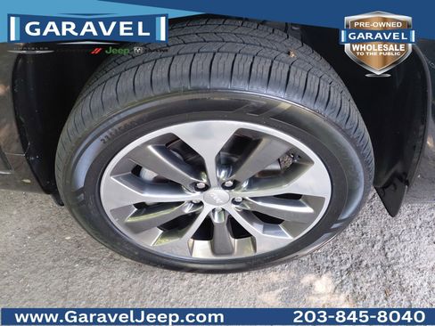 Used 2019 Jeep Cherokee Overland AWD/4WD image 29