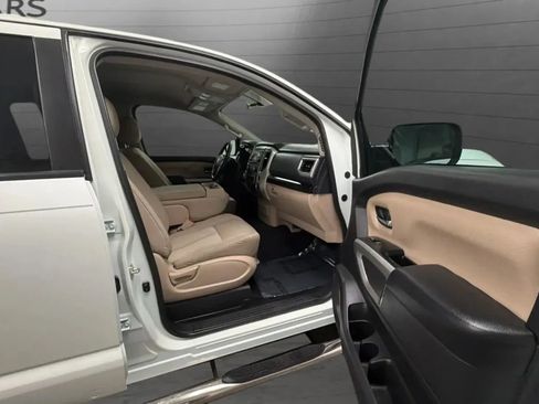 Used 2017 Nissan Titan SV RWD image 21