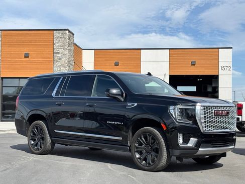 Used 2023 GMC Yukon XL Denali w/ Denali Reserve Package AWD/4WD image 1