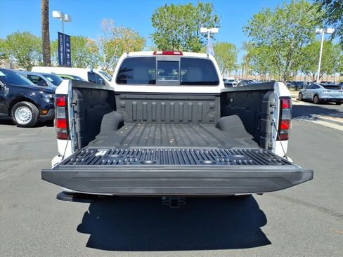 Used 2022 Nissan Frontier SV w/ Technology Package image 16
