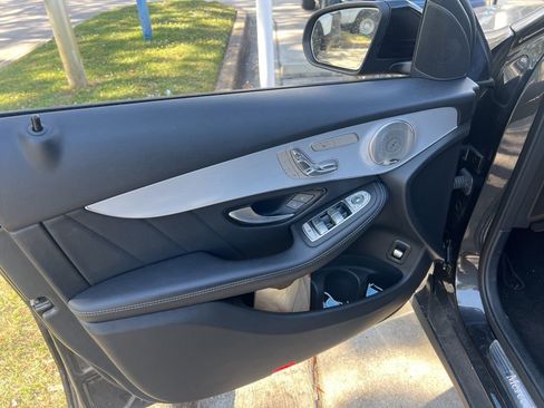 Used 2021 Mercedes-Benz GLC 300 image 4