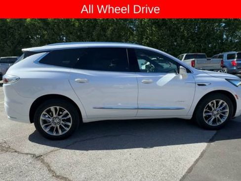 Used 2024 Buick Enclave Avenir AWD/4WD image 9