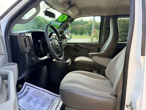 Used 2017 Chevrolet Express 3500 LT w/ LT Preferred Equipment Group RWD image 10