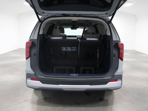 Used 2025 Kia Carnival EX image 14