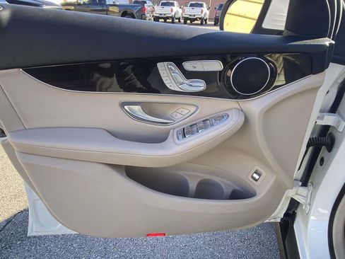 Used 2021 Mercedes-Benz GLC 300 4MATIC image 13