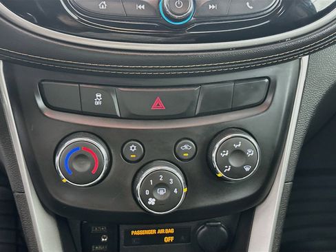 Used 2019 Chevrolet Trax LT w/ LT Convenience Package FWD image 22