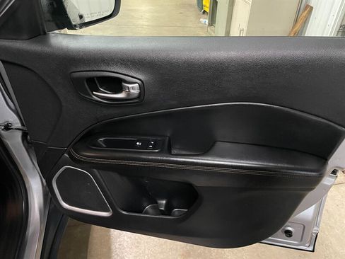 Used 2019 Jeep Compass Limited AWD/4WD image 21