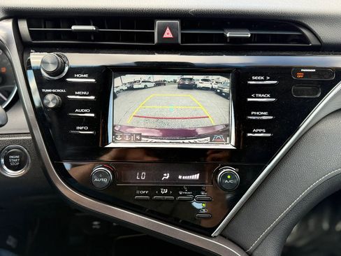 Used 2018 Toyota Camry SE w/ Convenience Package image 17