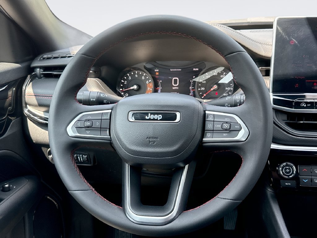 Used 2025 Jeep Compass Trailhawk AWD/4WD image 11