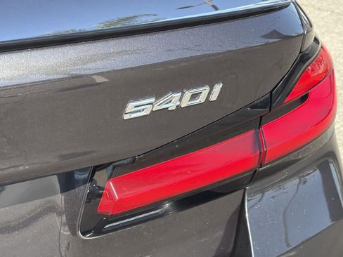 Used 2023 BMW 540i xDrive w/ M Sport Package image 31