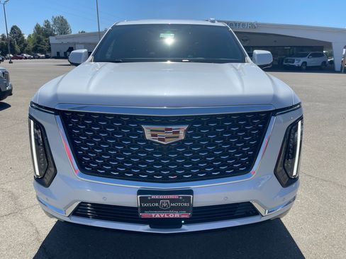 New 2026 Cadillac Escalade Luxury w/ Touring Package AWD/4WD image 2