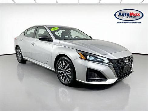 Used 2024 Nissan Altima 2.5 SV image 1