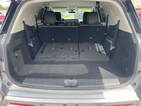 Used 2023 Nissan Pathfinder SL w/ Lighting Package (N92) image 21