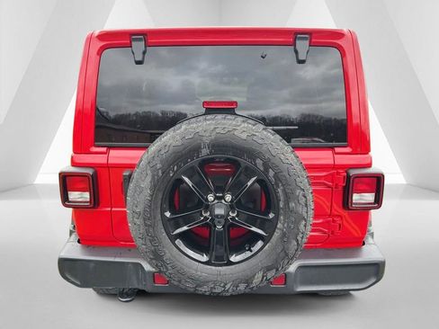 Used 2021 Jeep Wrangler Unlimited Sahara image 6