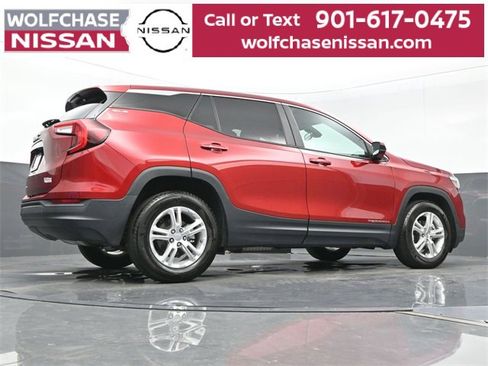 Used 2023 GMC Terrain SLE image 26