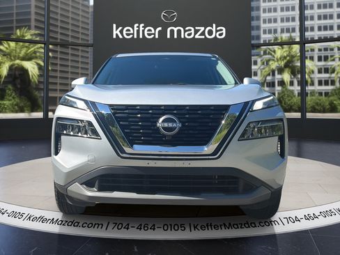 Used 2023 Nissan Rogue SV AWD/4WD image 2