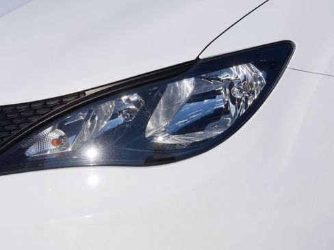 Used 2023 Chrysler Voyager LX image 10