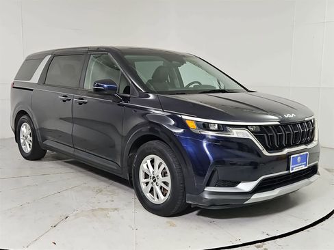 Used 2023 Kia Carnival LX image 8