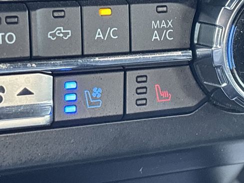 Used 2022 Ford F450 Platinum w/ FX4 Off-Road Package image 35