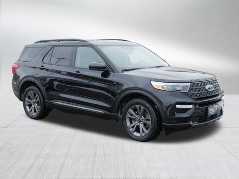 Used 2023 Ford Explorer XLT w/ Equipment Group 202A image 9