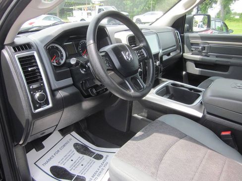 Used 2017 RAM 1500 Classic SLT RWD image 9