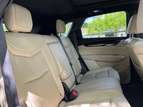 Used 2019 Cadillac XT5 Premium Luxury AWD/4WD image 18