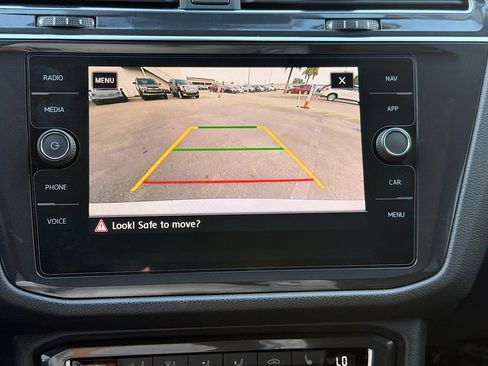 Used 2020 Volkswagen Tiguan SEL FWD image 34