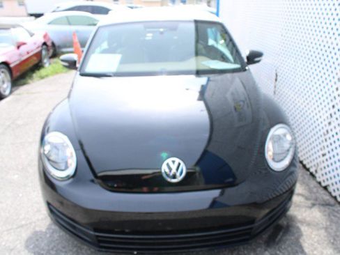 Used 2015 Volkswagen Beetle 1.8T FWD image 9