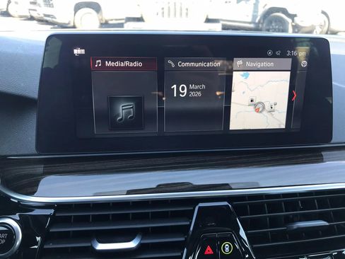 Used 2018 BMW 530e xDrive 530e xDrive iPerformance Sedan w/ Premium Package 2 image 24