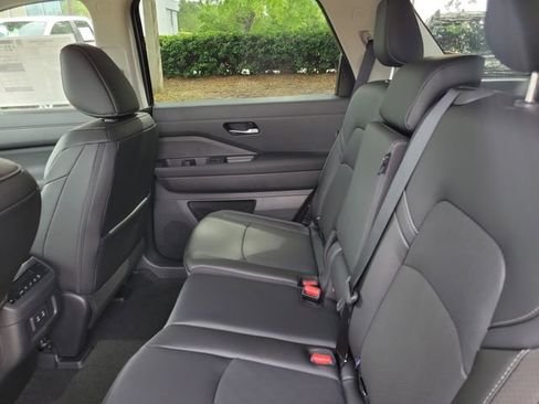 New 2026 Nissan Pathfinder SL FWD image 25
