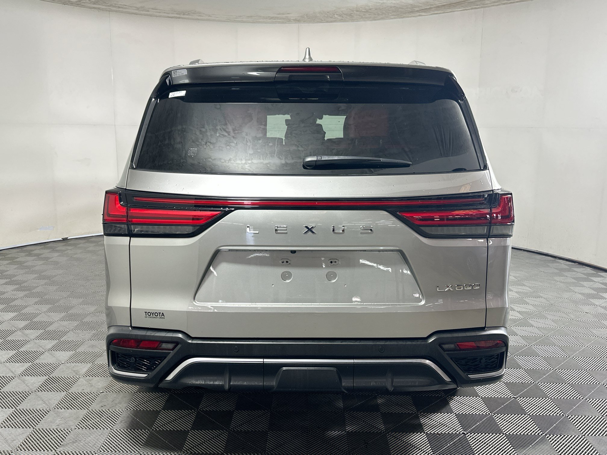 Used 2025 Lexus LX 600 F Sport w/ Accessory Package (Z1) AWD/4WD image 4