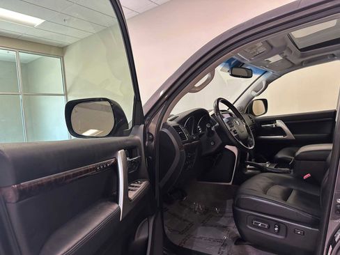 Used 2013 Toyota Land Cruiser AWD/4WD image 40