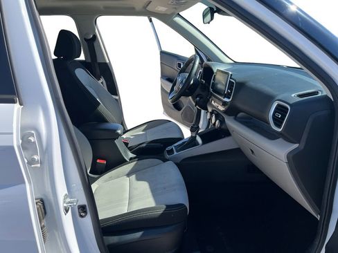 Used 2022 Hyundai Venue SEL image 15