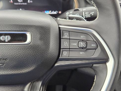 Used 2025 Jeep Grand Cherokee L Laredo RWD image 23