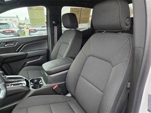 Used 2024 Chevrolet Colorado LT w/ LT Convenience Package image 12