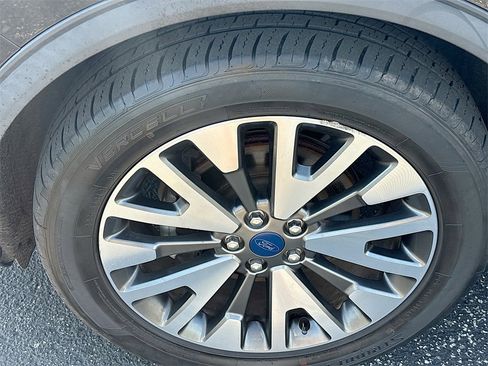 Used 2020 Ford Escape Titanium image 32