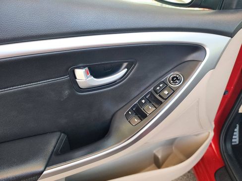 Used 2013 Hyundai Elantra GT w/ Tech Pkg FWD image 39
