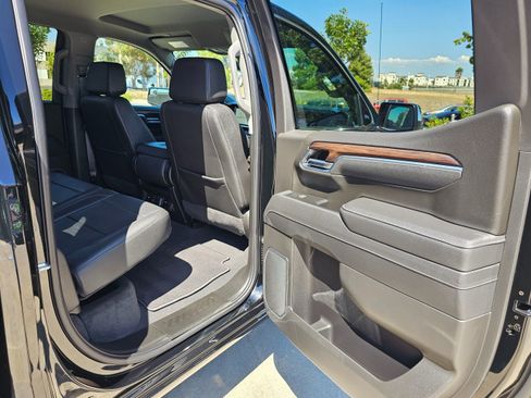 Used 2025 GMC Sierra 1500 SLT image 26